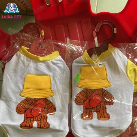 Mẫu áo trắng hình chú bé cho Cún yêu