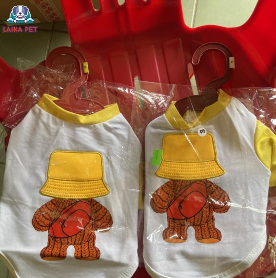 Mẫu áo trắng hình chú bé cho Cún yêu